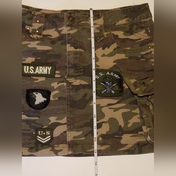 Lightly used Zoey Beth Camo Skirt, Size M - Picture 9 of 10